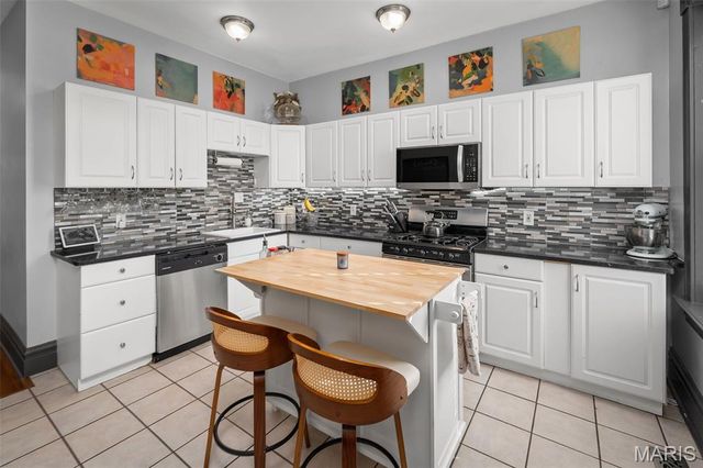 2206 Victor Street, St Louis, MO 63104