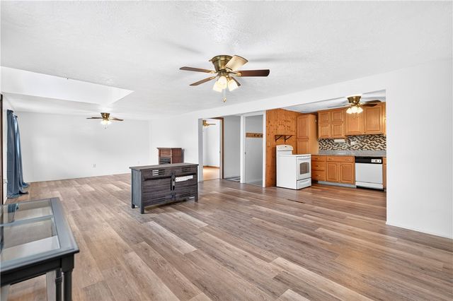 22 Pearl Aly, Monongahela, PA 15063
