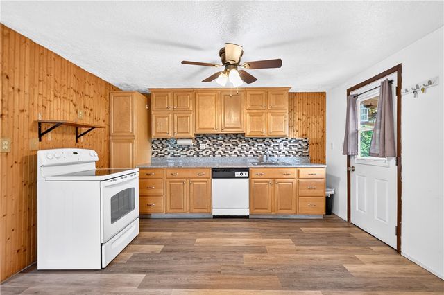 22 Pearl Aly, Monongahela, PA 15063