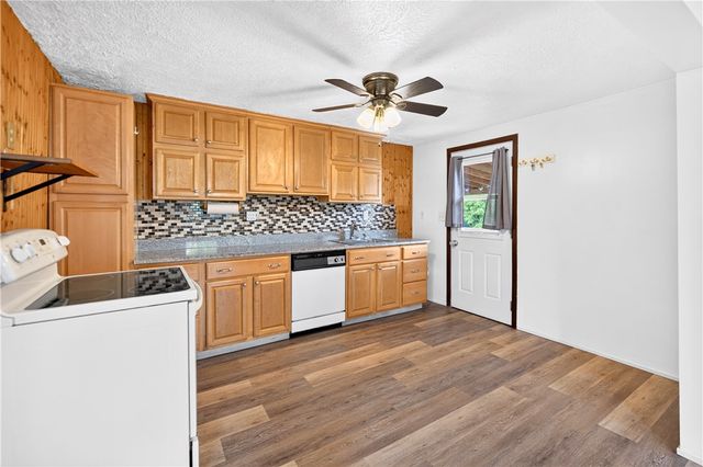 22 Pearl Aly, Monongahela, PA 15063