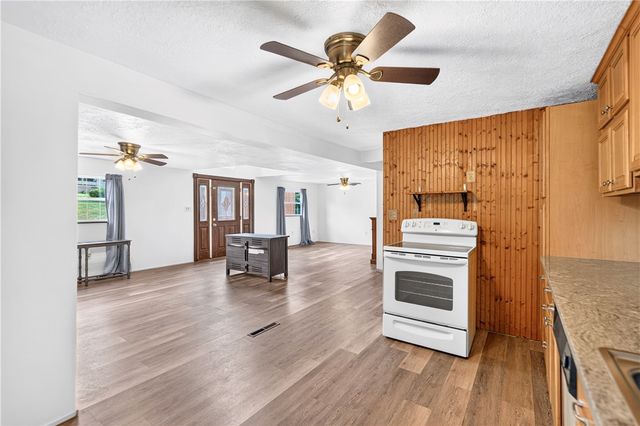 22 Pearl Aly, Monongahela, PA 15063