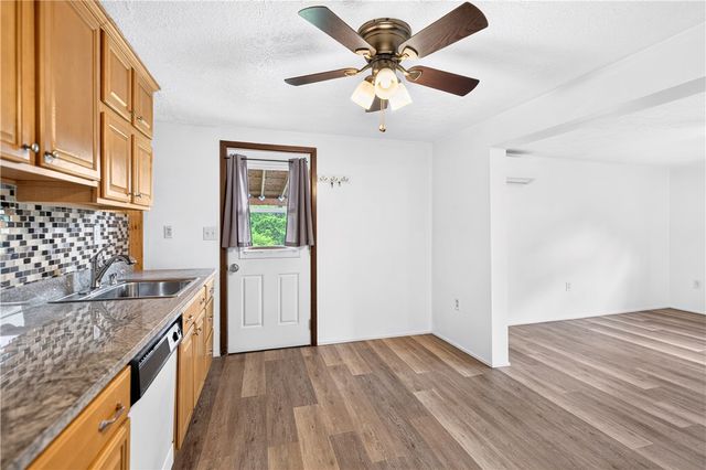 22 Pearl Aly, Monongahela, PA 15063