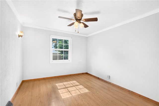22 Pearl Aly, Monongahela, PA 15063