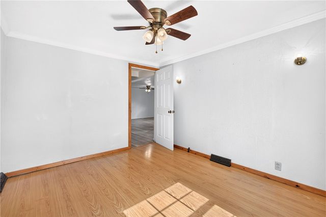 22 Pearl Aly, Monongahela, PA 15063
