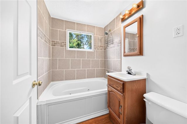 22 Pearl Aly, Monongahela, PA 15063