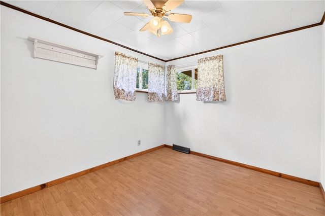 22 Pearl Aly, Monongahela, PA 15063