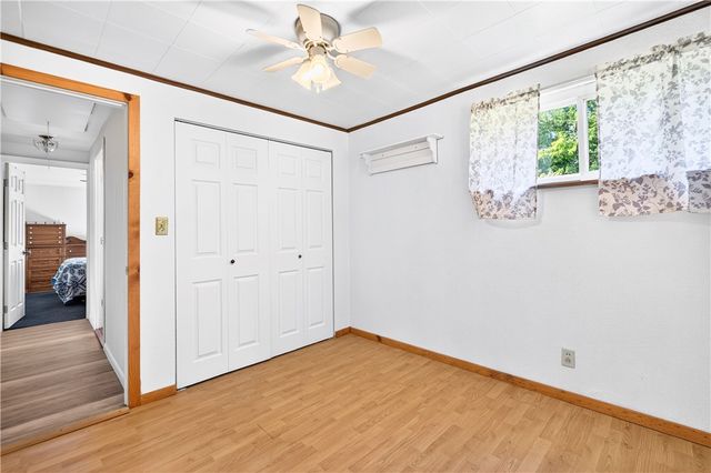 22 Pearl Aly, Monongahela, PA 15063