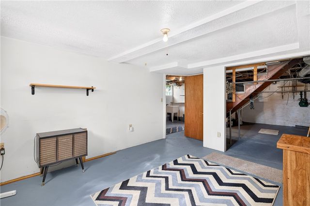 22 Pearl Aly, Monongahela, PA 15063