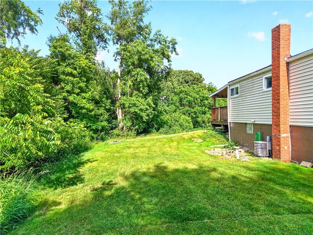 22 Pearl Aly, Monongahela, PA 15063