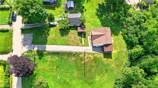 22 Pearl Aly, Monongahela, PA 15063
