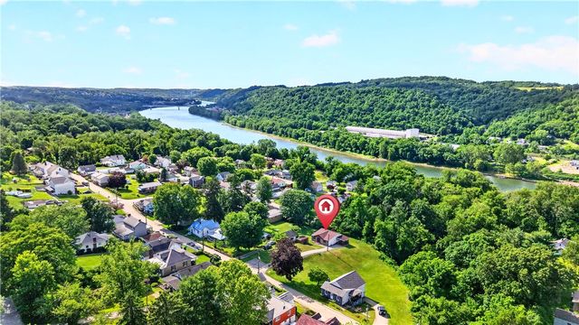 22 Pearl Aly, Monongahela, PA 15063