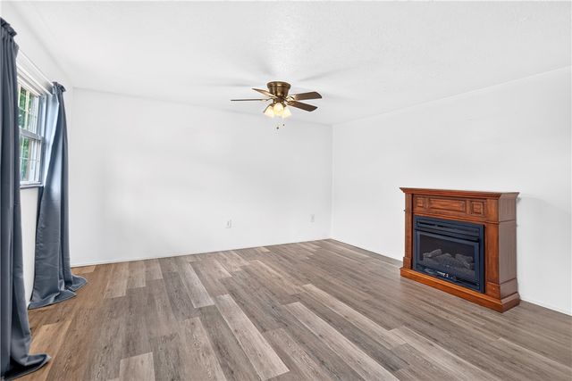 22 Pearl Aly, Monongahela, PA 15063