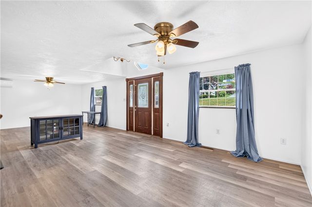 22 Pearl Aly, Monongahela, PA 15063