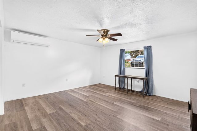22 Pearl Aly, Monongahela, PA 15063
