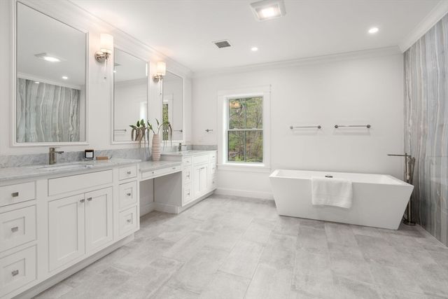 82 Deer Path Ln, Weston, MA 02493