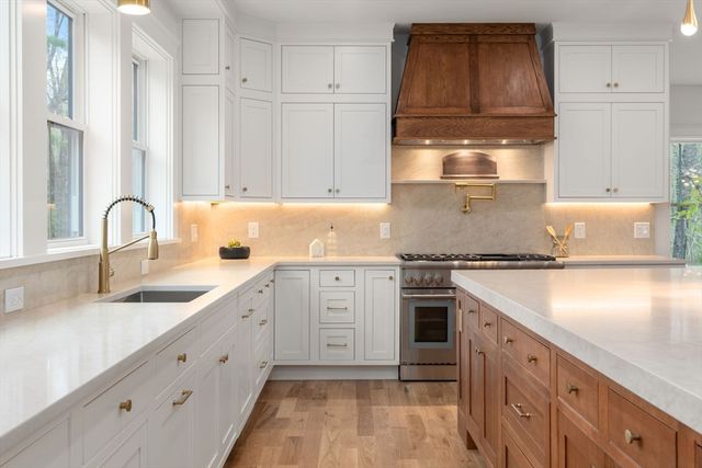 82 Deer Path Ln, Weston, MA 02493