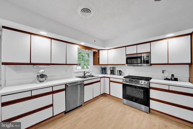 33 GALSTON DR, Princeton Junction, NJ 08550