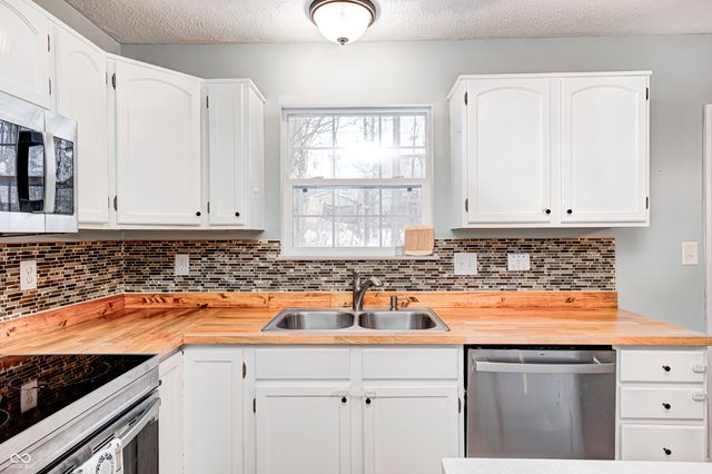 1920 Tourmaline Drive, Westfield, IN 46074