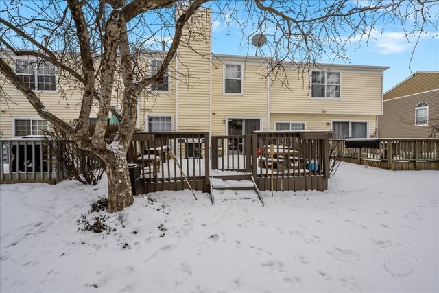 1784 College Green Drive, Elgin, IL 60123