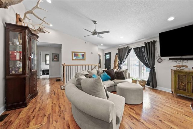 7101 Monroe Avenue, Kansas City, MO 64132