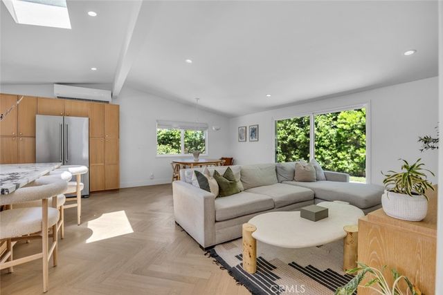 268 E Bay Street, Costa Mesa, CA 92627