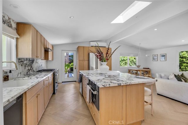 268 E Bay Street, Costa Mesa, CA 92627
