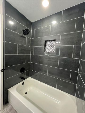 2203 Colonial Court S, League City, TX 77573