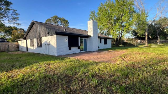 2203 Colonial Court S, League City, TX 77573