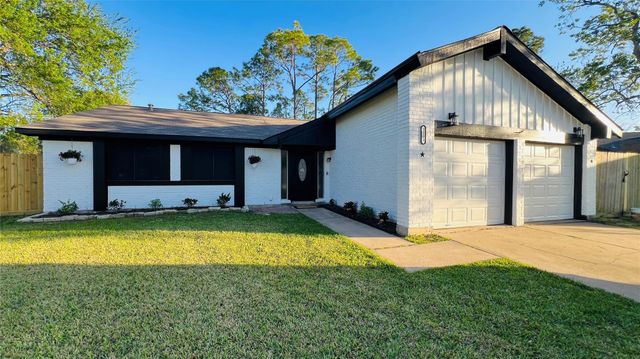 2203 Colonial Court S, League City, TX 77573