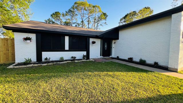 2203 Colonial Court S, League City, TX 77573