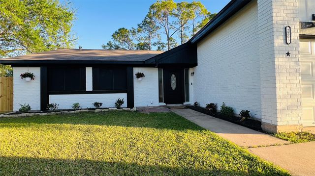 2203 Colonial Court S, League City, TX 77573