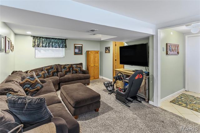 5906 Vollmer, Godfrey, IL 62035