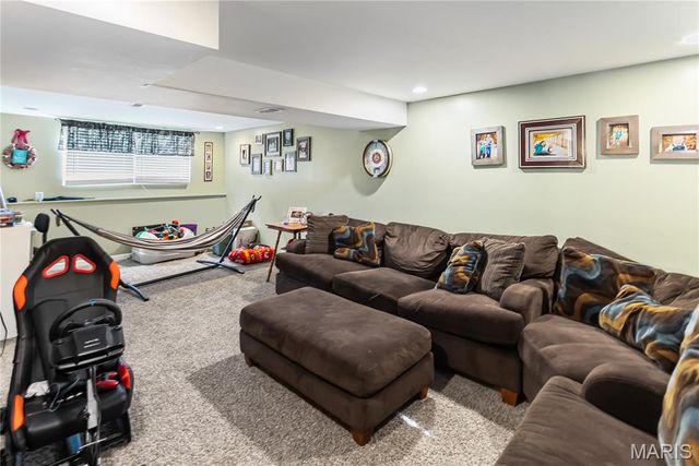 5906 Vollmer, Godfrey, IL 62035
