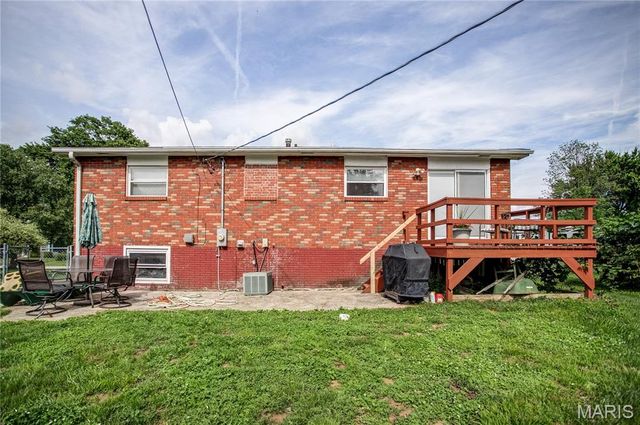 5906 Vollmer, Godfrey, IL 62035