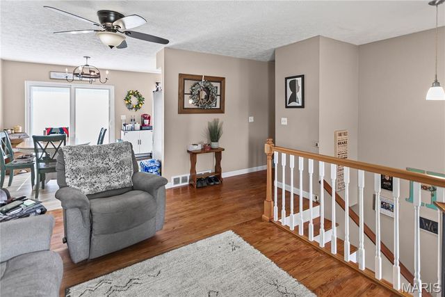 5906 Vollmer, Godfrey, IL 62035