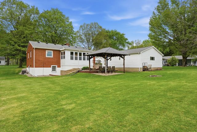 1831 N Lofgren Road, Rolling Prairie, IN 46371