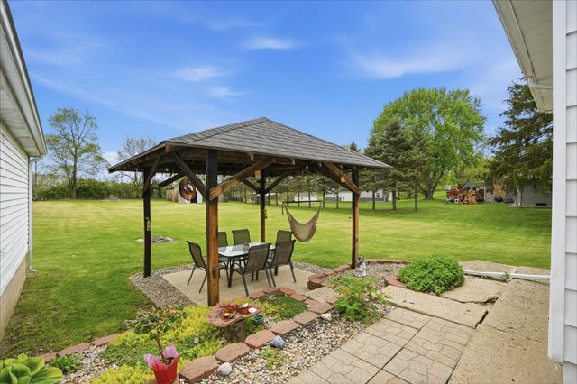 1831 N Lofgren Road, Rolling Prairie, IN 46371