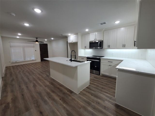 2015 W Knight Road, Denison, TX 75020