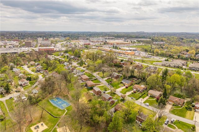 332 Long Dr, Upper St Clair, PA 15241