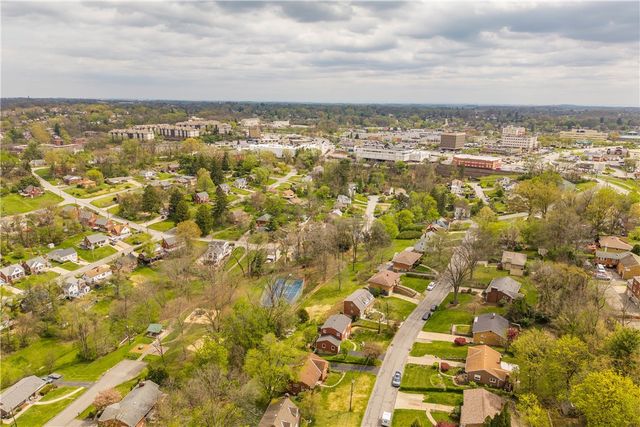 332 Long Dr, Upper St Clair, PA 15241