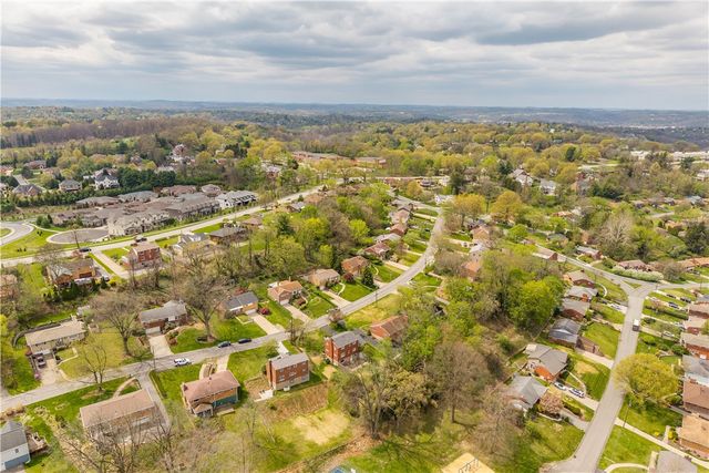 332 Long Dr, Upper St Clair, PA 15241