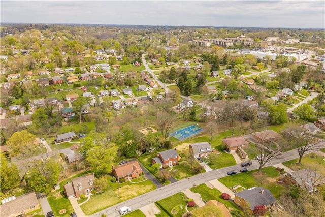 332 Long Dr, Upper St Clair, PA 15241