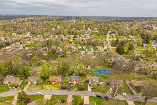 332 Long Dr, Upper St Clair, PA 15241