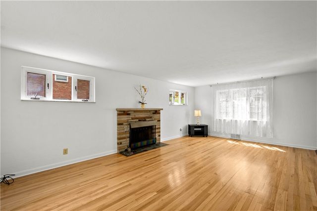 332 Long Dr, Upper St Clair, PA 15241