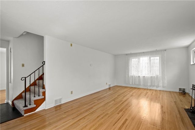 332 Long Dr, Upper St Clair, PA 15241