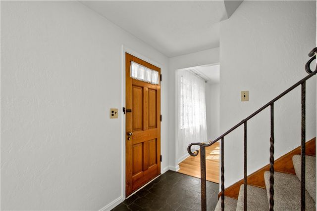 332 Long Dr, Upper St Clair, PA 15241