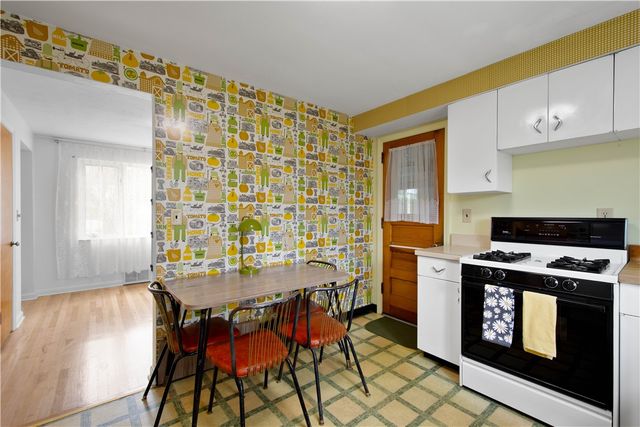332 Long Dr, Upper St Clair, PA 15241