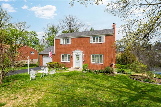 332 Long Dr, Upper St Clair, PA 15241