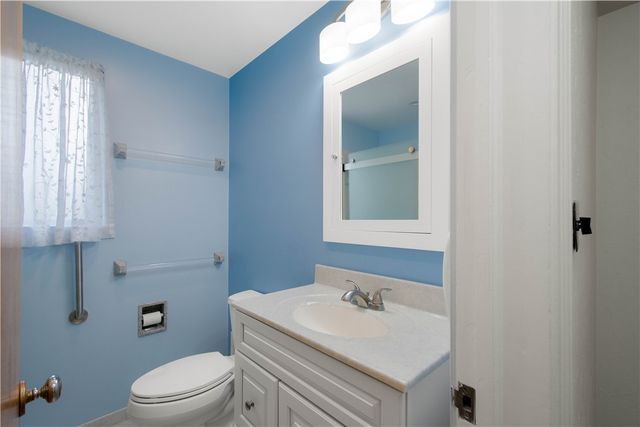 332 Long Dr, Upper St Clair, PA 15241