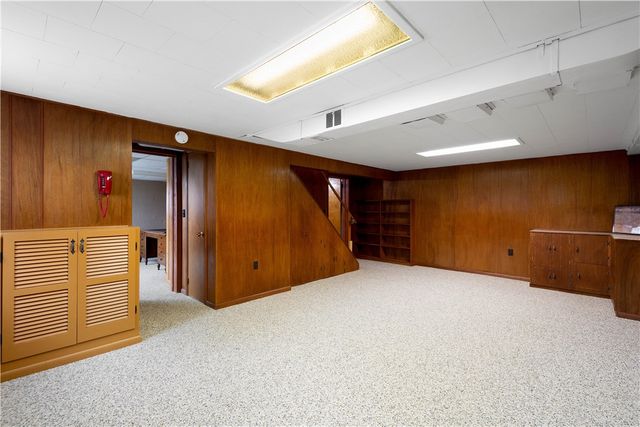 332 Long Dr, Upper St Clair, PA 15241